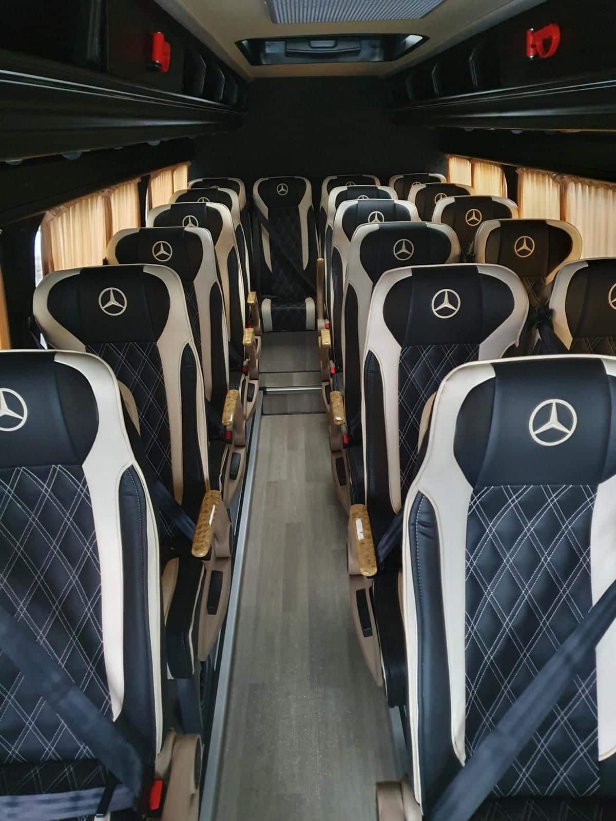 Minibús para visitas de empresa en Madrid