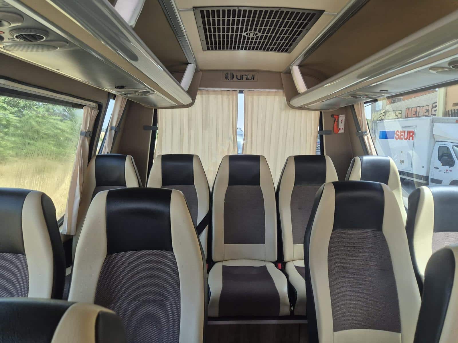 alquiler de autobús para excursión escolar